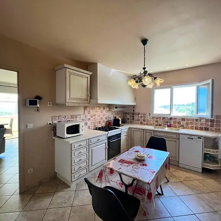 Maison De 3 Chambres A A 400 M De La Plage Avec Vue Sur La Mer Jardin Clos Et Wifi Hébergement de vacances Solaro
